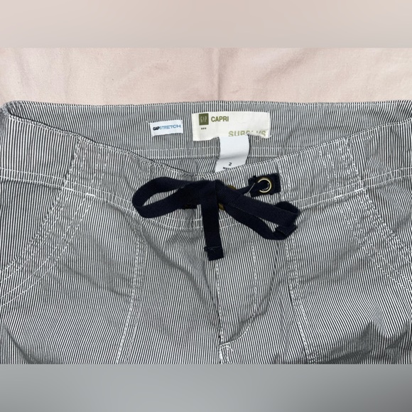 Gap black and white striped  capri pants size 2 - Picture 3 of 3